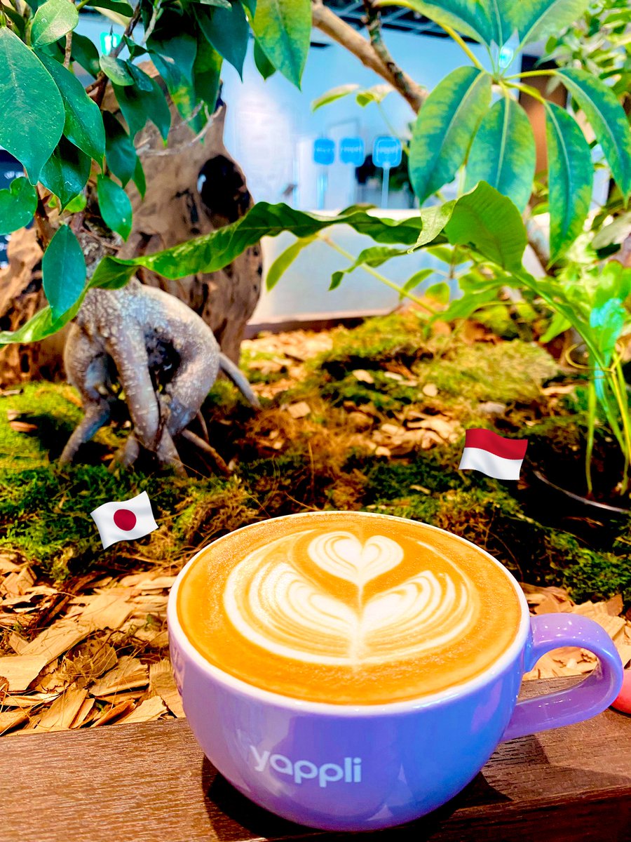 yappli_cafe's tweet photo. こんにちは☺️

先月お休みを頂いて、コーヒー農園に行ってきました🇮🇩

コーヒーの収穫から��たちに届くまでの過程を知りたかったのでいい経験でした！

今日も70杯ほどコーヒーを淹れていますが、一杯のコーヒーには、見えないところで多くの努力と技術がかけられていることを忘れたくないですね🌏 https://t.co/uGqAtc2zkY