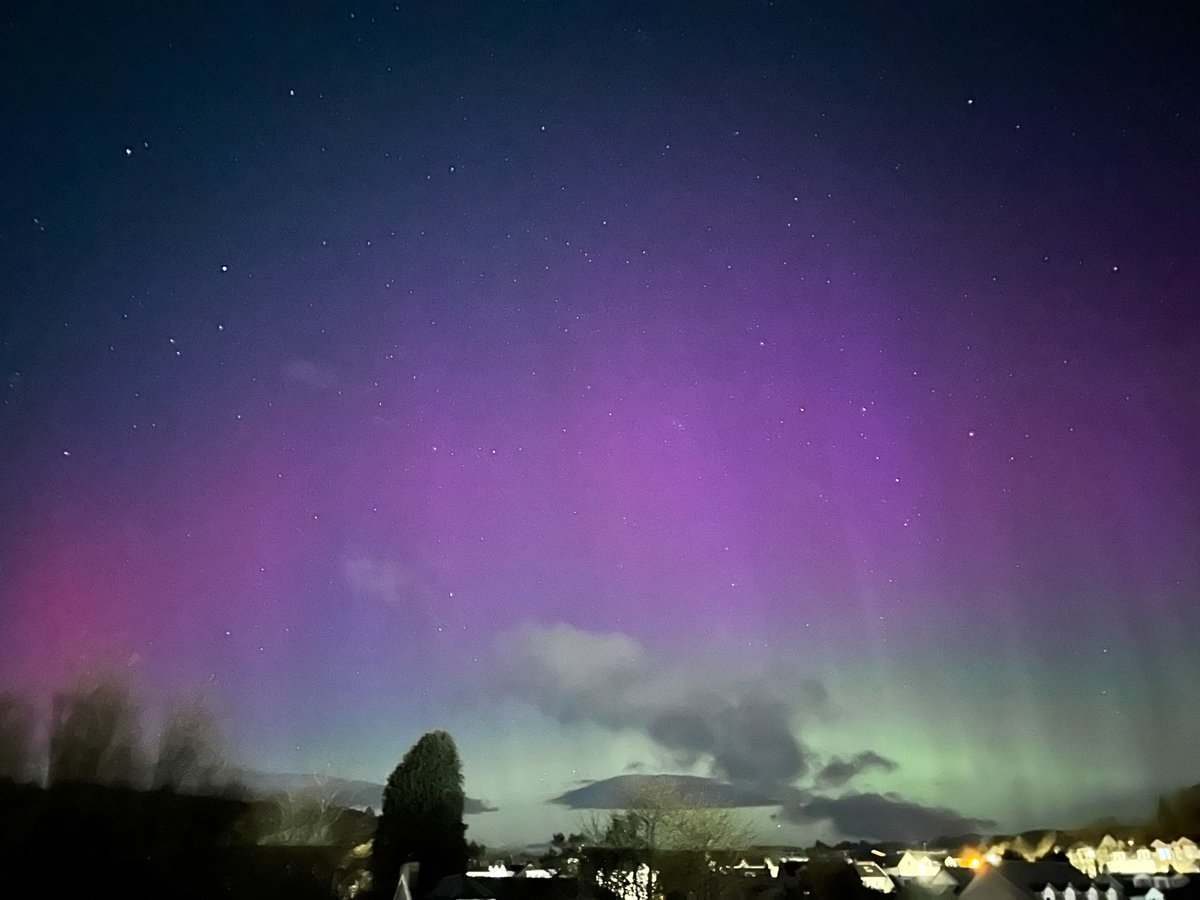 jayneeeeeeeeeee's tweet image. #Aurora #NorthernLights #Dunoon  wee capture from oot the back last night!💫❤️