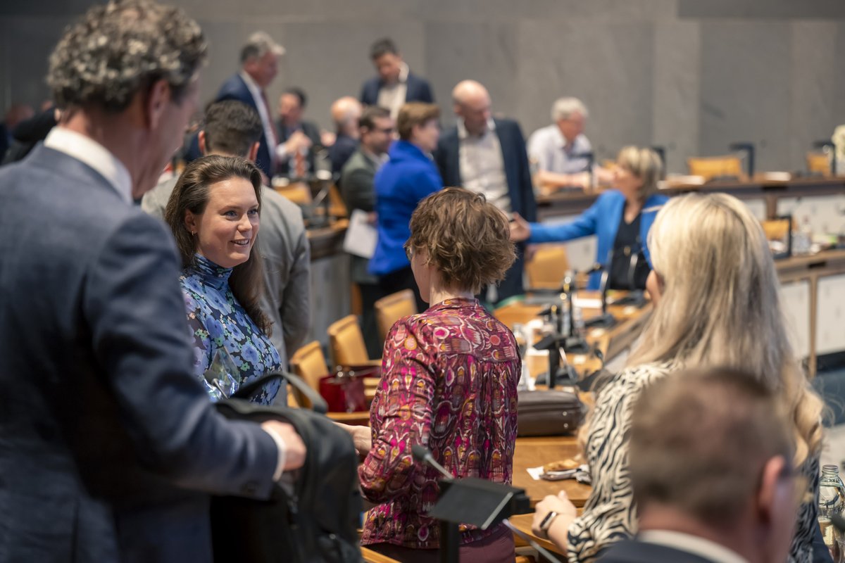 Tijd voor een nieuwe vergaderronde. Die begint vandaag met Beeldvorming. Vanaf 09.30 uur krijgen de Staten informatie over diverse onderwerpen. Op de agenda: digitalisering, logistiek, wonen, ruimte en meer. Meekijken met de vergaderingen? 🖥️ gelderland.nl/Statenlive #PSGld