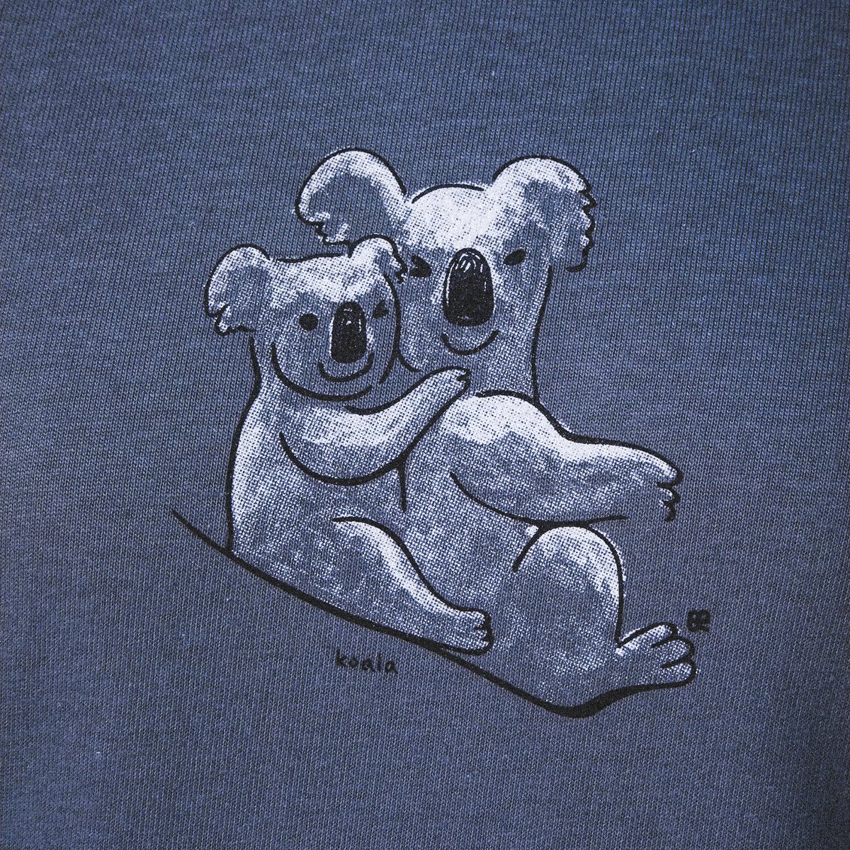 REDBROS_info's tweet photo. 【広告】新柄Tシャツリリース

■koala：モスグレー：Ｔシャツ
https://t.co/rp58mafSFT

ユーカリの木でくつろぐ
コアラの親子のラフなタッチのデザインです

https://t.co/1ZulXJ1vVA #Tシャツ #redbros #動物園 #オーストラリア https://t.co/ECcD3soA2W