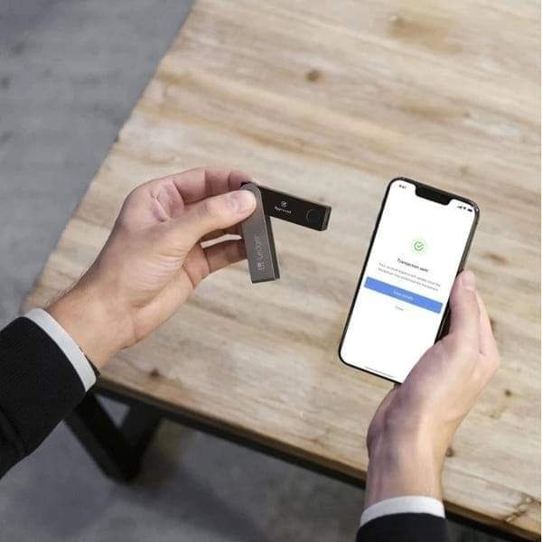 bitcointch's tweet photo. 👀 Ești în căutarea unui portofel electronic?
👉 Găsești Ledger Nano X la noi pe site
🛒 https://t.co/vFteaBBDSV
!! Protejează-ți monedele!
#bitcointech #hardwarewallet #ledger https://t.co/KGmpxyJ8jE