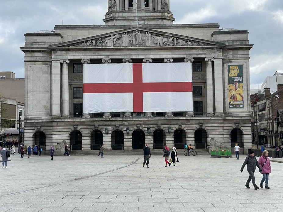 A huge St George’s Cross was unveiled in Nottingham today. The 60ft long flag was installed on the front of the city’s council house in the annual tradition celebrating England’s patron saint. This should annoy all the right people👍 gbnews.com/news/englands-…