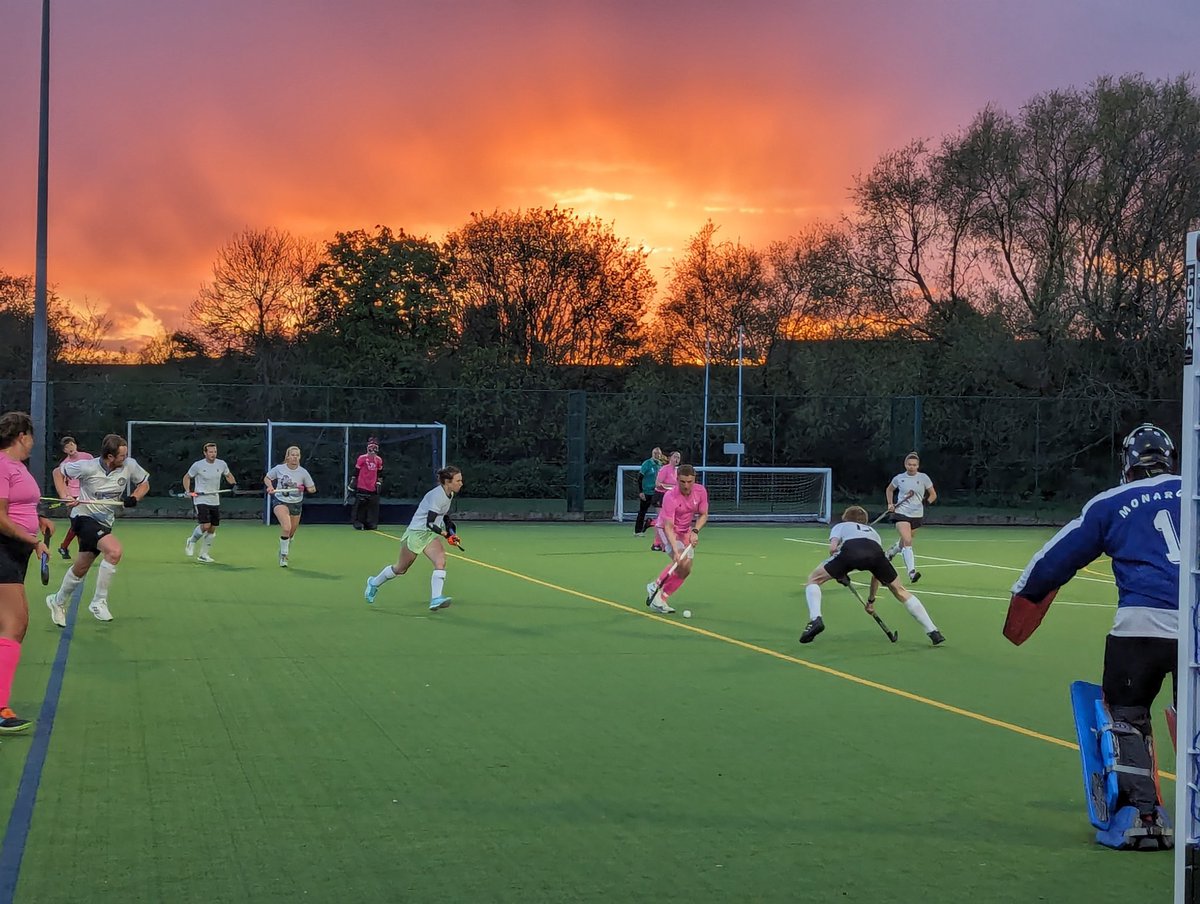 What an amazing sky at the Summer 7s last night. #redandblackarmy #summerhockey #sunset @ynejuniorhockey @EnglandHockey