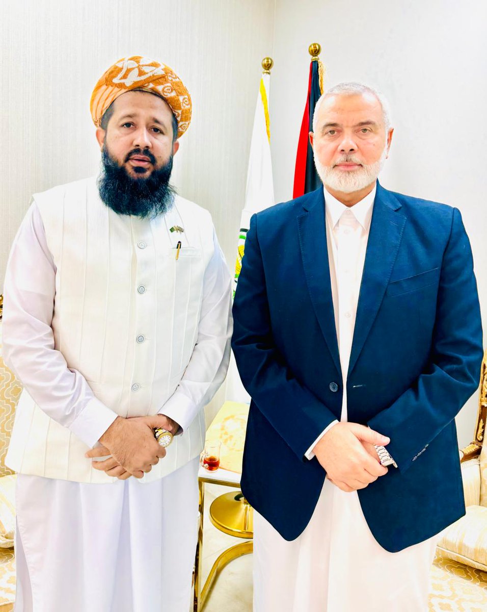 SoomroOfficial's tweet photo. مولانا فضل الرحمان کی خصوصی ھدایت پر 
علامہ راشدمحمود سومرو کی قطر میں اسماعیل ھنیہ سے ملاقات 

مولانا راشد محمود سومرو نے اسماعیل ھنیہ کو مولانا فضل الرحمان کا تعزیتی خط پیش کیا

جے یو آئی سربراہ مولانا فضل الرحمان کا حماس رہنماء اسماعیل ھنیہ سے ٹیلفونک رابطہ 

مولانا فضل الرحمان نے حماس رہنماء کے بیٹوں اور پوتوں کی شہادت پر تعزیت کی ۔

مولانا فضل الرحمان نے ٹیلیفونک گفتگو میں شہداء کی بلندی درجات کے لئے دعاء کی۔

پاکستانی عوام فلسطینی بھائیوں کے دکھ درد کو محسوس کرتے ہیں، مولانا فضل الرحمان 

اپنے اجتماعات میں اسرائیلی جارحیت کو بے نقاب کریں گے، مولانا فضل الرحمان 

ہزاروں فلسطینیوں کی شہادتوں اور زخمیوں پر عالمی برادری خصوصا مسلم دنیا کی خاموشی افسوسناک ہے، مولانا فضل الرحمان 

فلسطینیوں کی جدجہد آزادی میں ان کے قدم بقدم اور شانہ بشانہ ہیں، مولانا فضل الرحمان 
 
اسماعیل ھنیہ نے جدہ سعودی عرب میں بین الاقوامی کانفرنس میں فلسطینیوں کے لئے آواز بلند کرنے پر مولانا فضل الرحمان کا خصوصی شکریہ ادا کیا

اسماعیل ھنیہ نے جمعیۃ علماء اسلام پاکستان کے کارکنان اورپاکستانی عوام کا غزہ کے مظلوموں کے ساتھ کھڑے رہنے پر شکریہ ادا کیا

اھل غزہ اور شہداء کے اہل خانہ جمعیۃ علماء اسلام پاکستان اور پاکستانی عوام کی امدادی کوششوں پر خصوصی طور پر شکرگزار ہیں۔ اسماعیل ھنیہ کی مولانا فضل الرحمان سے گفتگو

میڈیا سیل جے یو آئی پاکستان