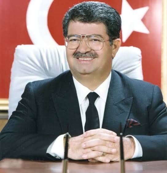 17 Nisan 1993
17 Nisan 2024
8. Cumhurbaşkanı 
#turgutozal
Mekanı Cennet olsun.
Çağ Atlatan hizmetleri ile anılarda yaşıyor.. 
Ruhuna El Fatiha..