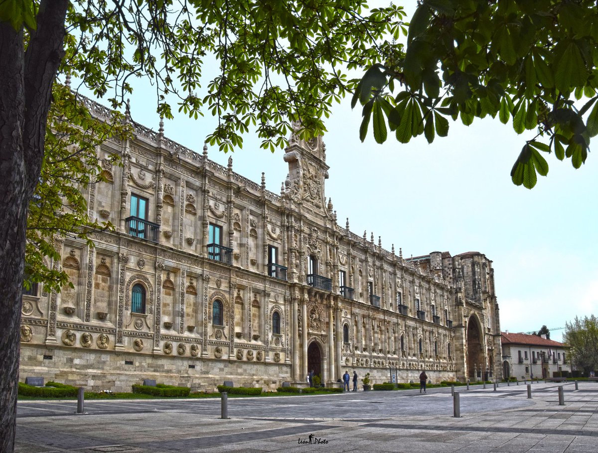 Parador de San Marcos #leonesp #leonespaña #leonphotostreet #fotourbana #fotografiaurbanaleon #leonmola #nikonista