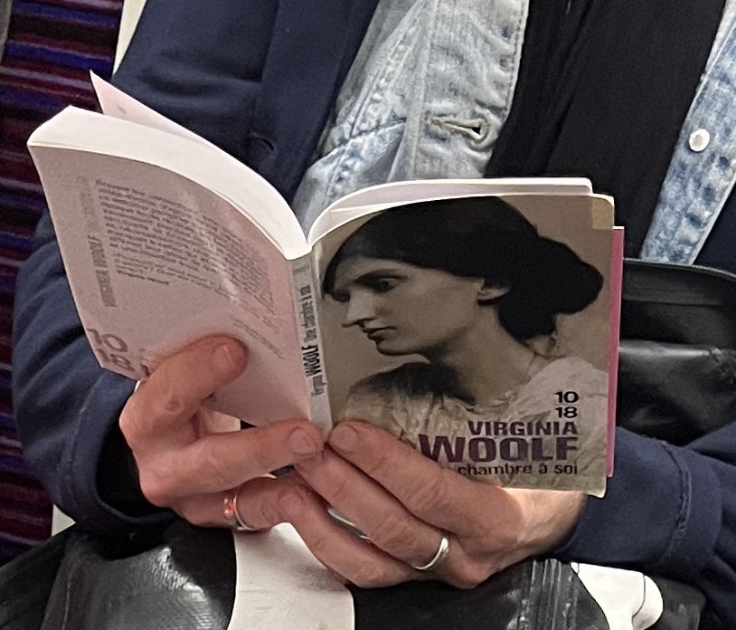 #liredanslemétro : ma voisine du jour entre dans « Une chambre à soi » de Virginia Woolf @Editions1018.