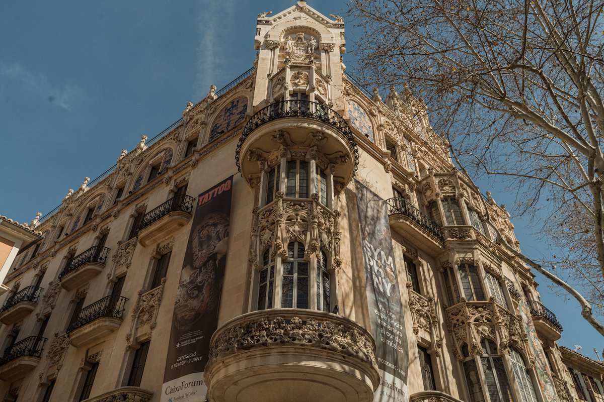 El edificio que en su día albergó el Gran Hotel merece una visita no solo por ser uno de los máximos referentes del estilo modernista en Palma 🤩, sino también porque la actual sede de <a href="/CaixaForum/">CaixaForum</a> Palma acoge interesantísimas exposiciones 🥰

#VISITPALMA