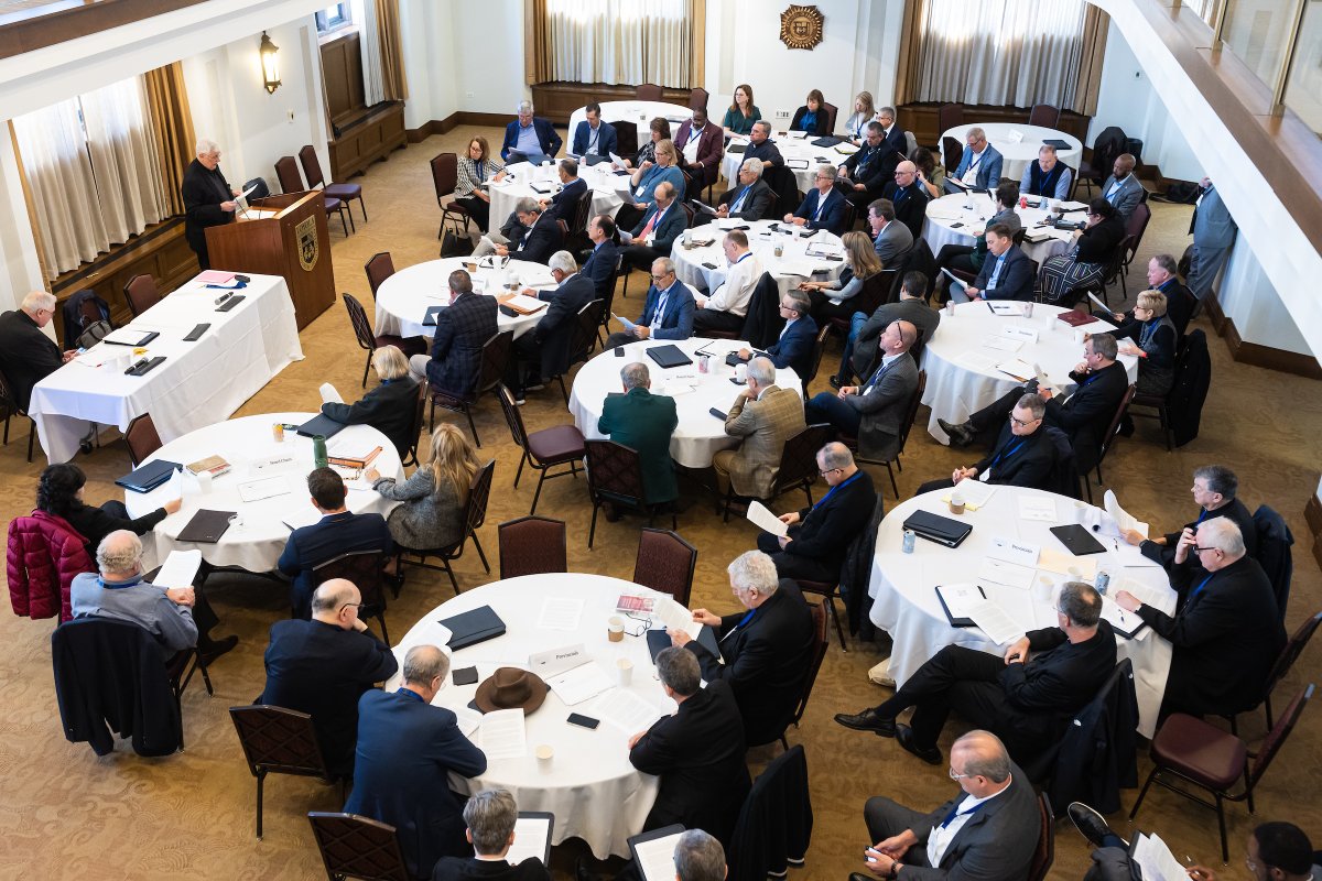 Fr General Arturo Sosa is visiting the 'UMI' or 'Jesuits Midwest' Province in the US for a series of meetings and talks with the men and women who steward the mission of the Society. Discussions involve formation, transparency, and governance. Pray for him and the Society!