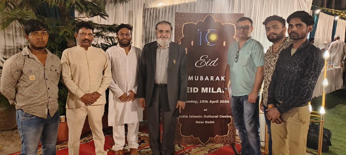 *इंडिया इस्लामिक कल्चरल सेंटर (न्यू दिल्ली)द्वारा आयोजित ईद मिलन समारोह में बड़े भाई श्री अली अब्बास जी ( पप्पन भाईजान) चेयरमैन शिया सुन्नी फ्रंट ( दिल्ली प्रदेश ) के साथ शामिल होकर ईद - उल - फितर मनाया। इस अवसर पर पदमश्री डॉ मोहसिन वली जी, पूर्व पुलिस कमिश्नर जनाब क़मर अहमद…