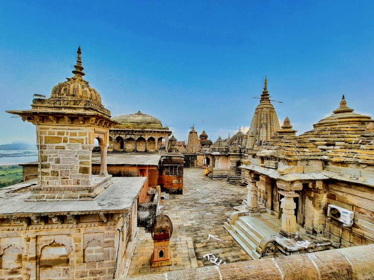 The present Shri Ram temple at Ramtek was built by Maharaj Raghujiraje Bhosale. Ramtek is the place where Shri Ram had rested here and then carried on the journey towards Lanka for defeating Ravana.