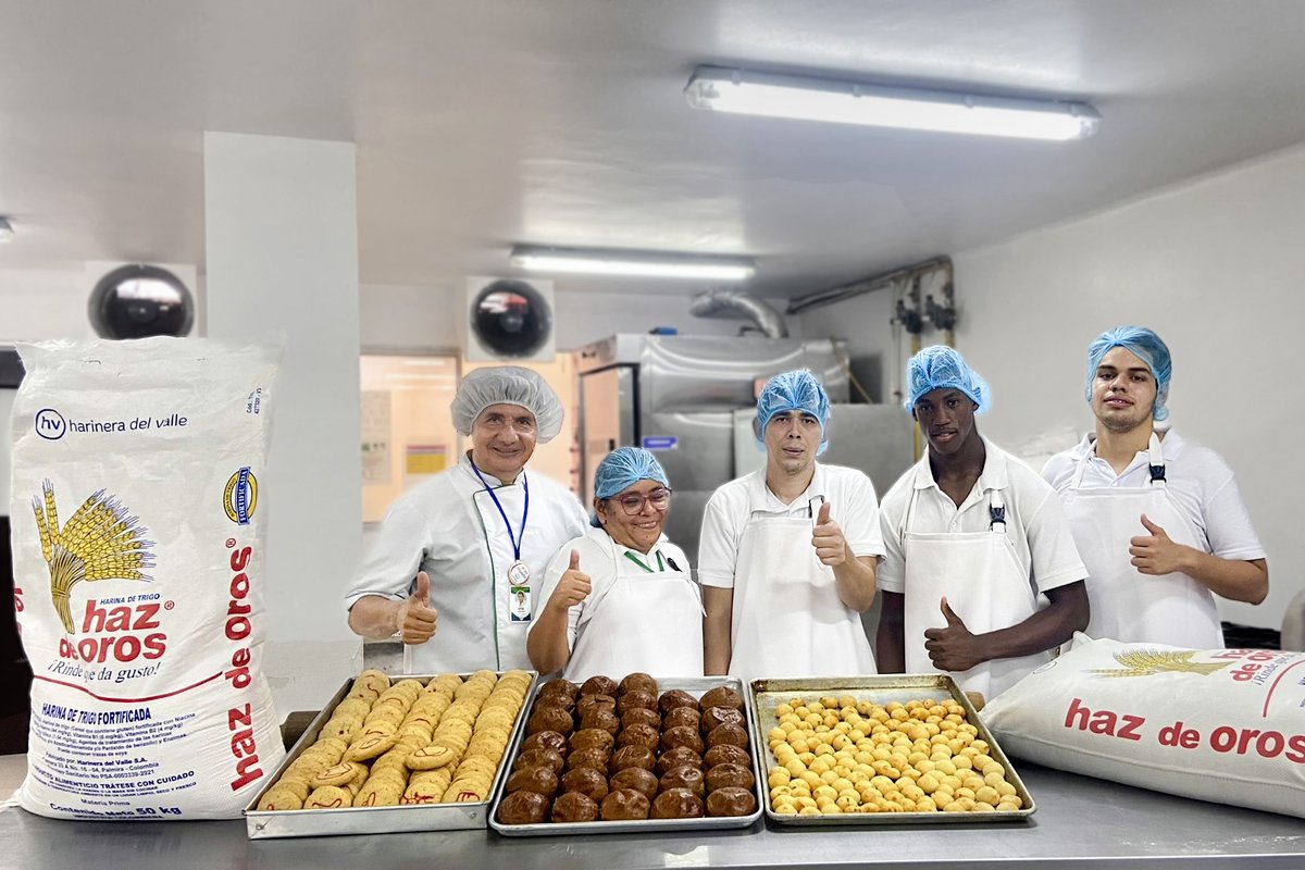 Flour_World's tweet photo. 𝗣𝗿𝗼𝘃𝗶𝗱𝗶𝗻𝗴 𝗮𝗯𝗶𝗹𝗶𝘁𝗶𝗲𝘀, 𝗽𝗿𝗼𝗺𝗼𝘁𝗶𝗻𝗴 𝗶𝗻𝗰𝗹𝘂𝘀𝗶𝗼𝗻 - 𝗮 𝘀𝘁𝗼𝗿𝘆 𝗼𝗳 𝗴𝗶𝘃𝗶𝗻𝗴 𝗯𝘆 𝘁𝗵𝗲 #𝗺𝗶𝗹𝗹𝗶𝗻𝗴 𝗰𝗼𝗺𝗺𝘂𝗻𝗶𝘁𝘆 𝗶𝗻 𝗖𝗼𝗹𝗼𝗺𝗯𝗶𝗮.
Read more here:
https://t.co/2iXQHrl19H https://t.co/x9DDtCD3dp