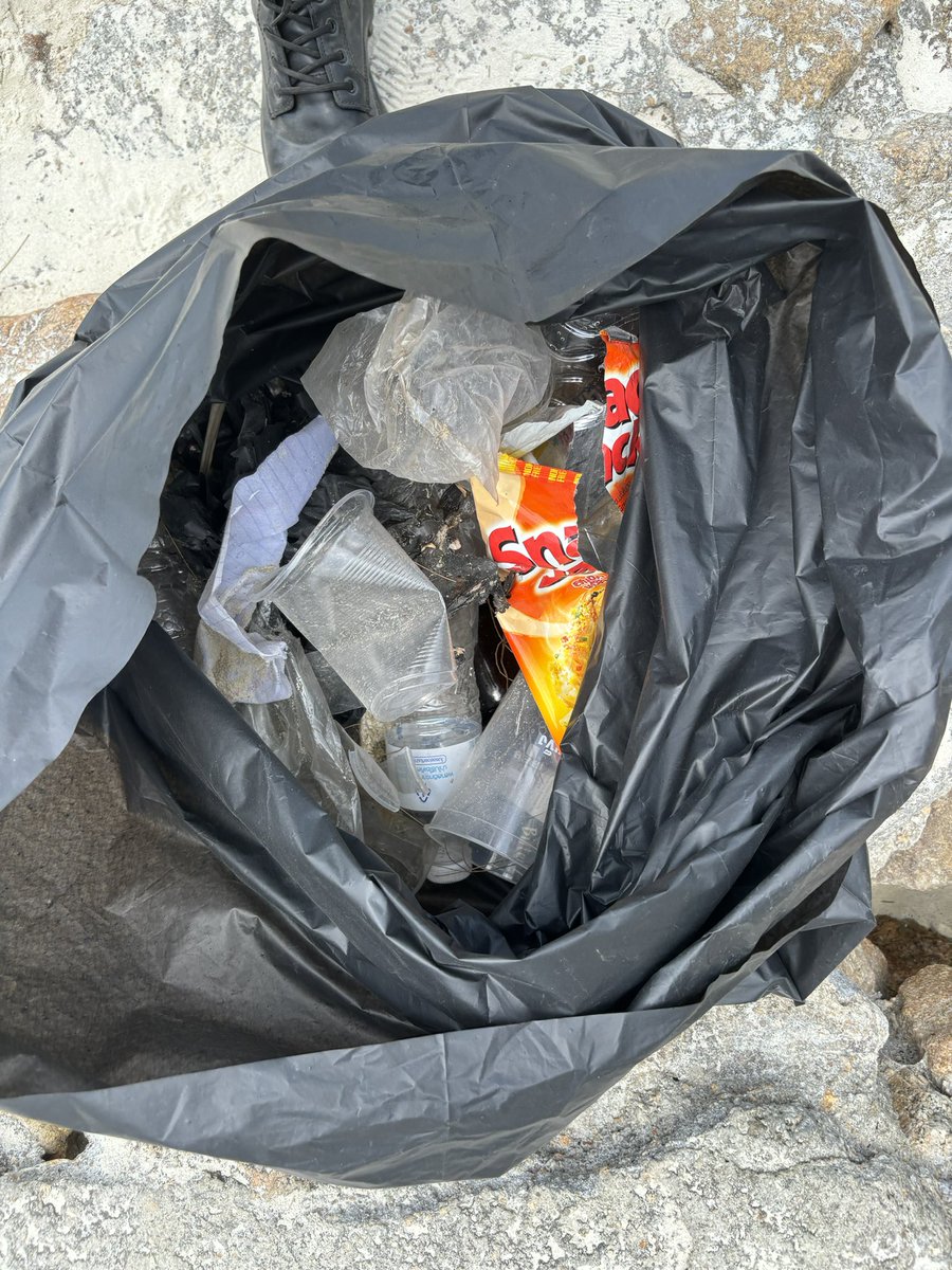 DeCleanupNet's tweet photo. #touchplastic by @petgasmx 
N3

Today random cleanup in Chaloklum, the participant @luminaenvision has cleaned up a rocky area on the beach. A lot of trash found, tagged and uploaded on @OpenLitterMap 👍👏👌

@aquapurgeweb3 @PaulBurg_ @JamesMageeCCC join contest to win 500 $PGC https://t.co/LDye6RWKid