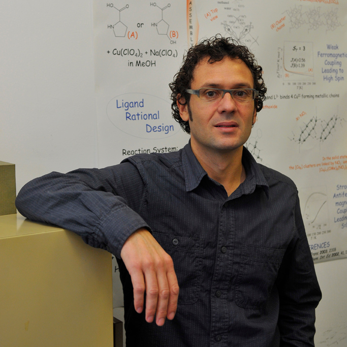 Today #DIPCseminars 👇 📌 Heterometallic Lanthanide Coordination Complexes for Quantum Technologies 👨‍🔬 Guillem Aromí, @In2Ub @UniBarcelona 📆 04/17, 12:00 🏫 DIPC Auditorium, Hybrid Seminar Zoom: dipc-org.zoom.us/j/97603336139 YouTube: youtube.com/live/CHBisLxYK…