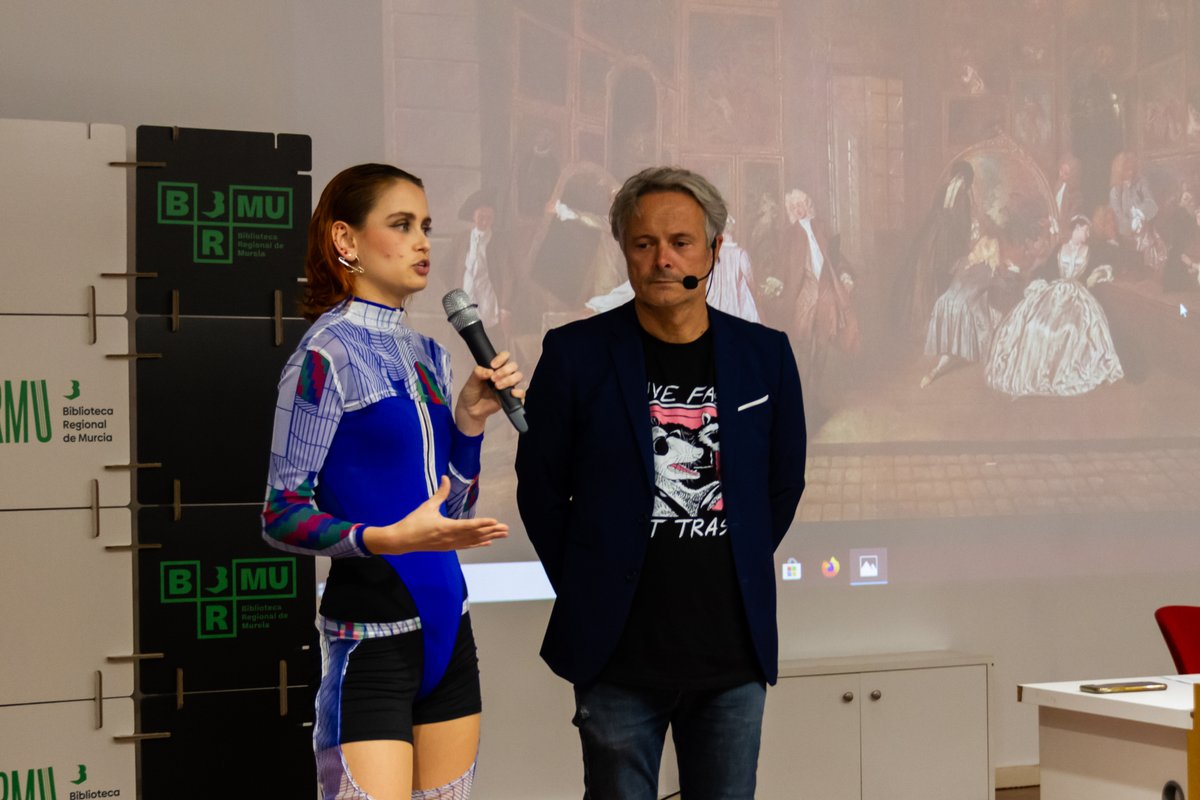 Charla "endemoniadamente" interesante la de <a href="/nachot20/">Nacho Ruiz</a> en el ciclo #ArtistíSSimos presentado por <a href="/soylaheredera/">María Ponce Murcia 🌻</a> 
👂 En breve, en nuestro canal de pódcast 'BRMU pódcast' en <a href="/ivoox/">iVoox</a> Fotos <a href="/ana_caravaca/">Ana Caravaca</a>