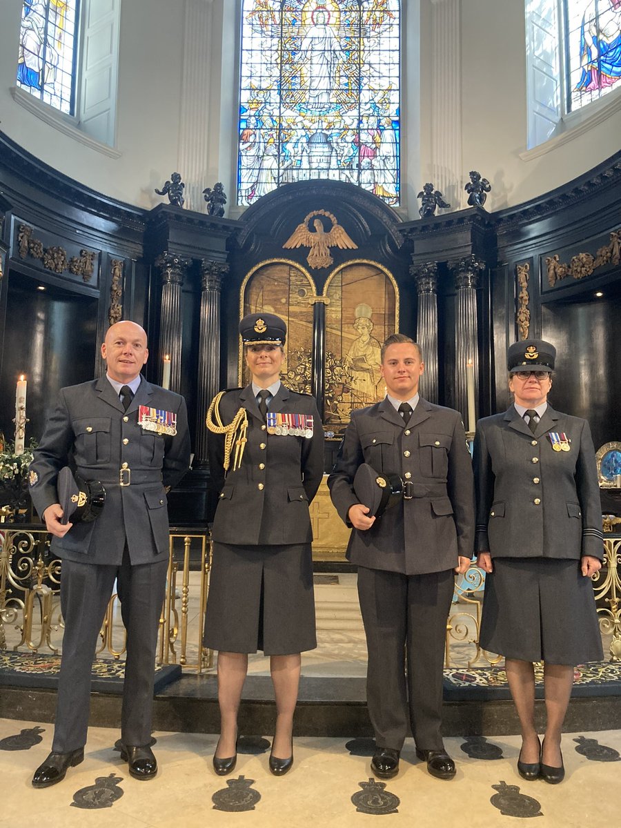 Last weekend @StnCdrBZN & some @RAFBrizeNorton staff, attended a fantastic service to commemorate the formation of the @RoyalAirForce at the beautiful @DanesChurch