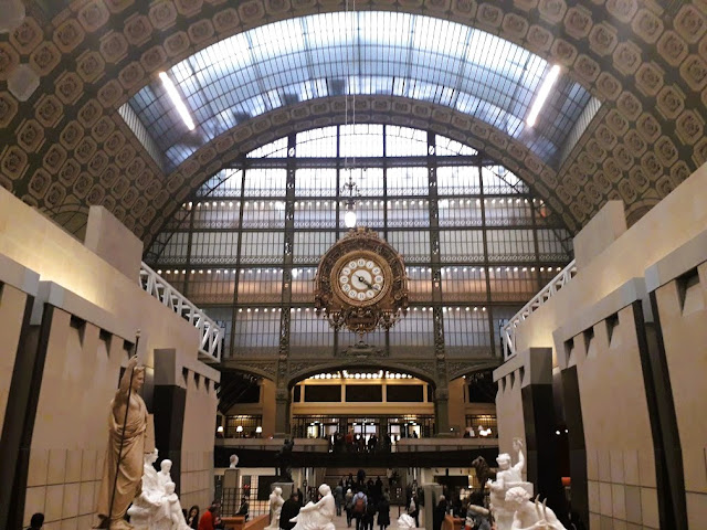 We love this window in our favourite Paris museum, Musée d’Orsay.The former railway station houses a great collection of artworks that can be viewed at a more liesurely pace than its competition the Louvre. bit.ly/4aC5IjPe #Wednesdayforwindows #Paris #architecture