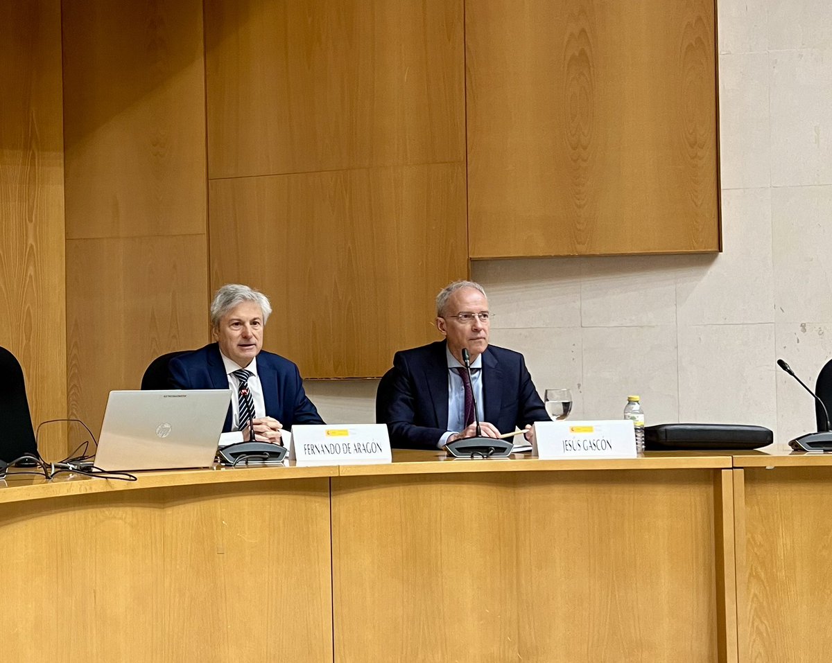 Inauguración del Seminario “20 Aniversario del texto refundido de la Ley del Catastro Inmobiliario” por parte de Jesús Gascón @Haciendagob y Fernando de Aragón, en el Instituto de Estudios Fiscales bit.ly/4aRLRwF