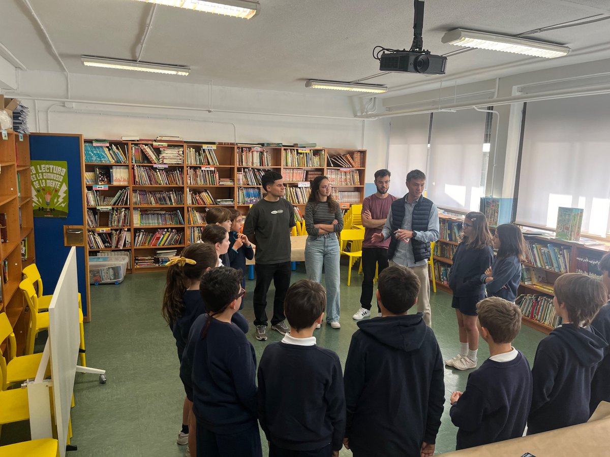 Los alumnos de cuarto están disfrutando hoy del taller Climate Fresk de mano de los alumnos de arquitectura de la Universidad Politécnica de Madrid #STOPcambioclimático