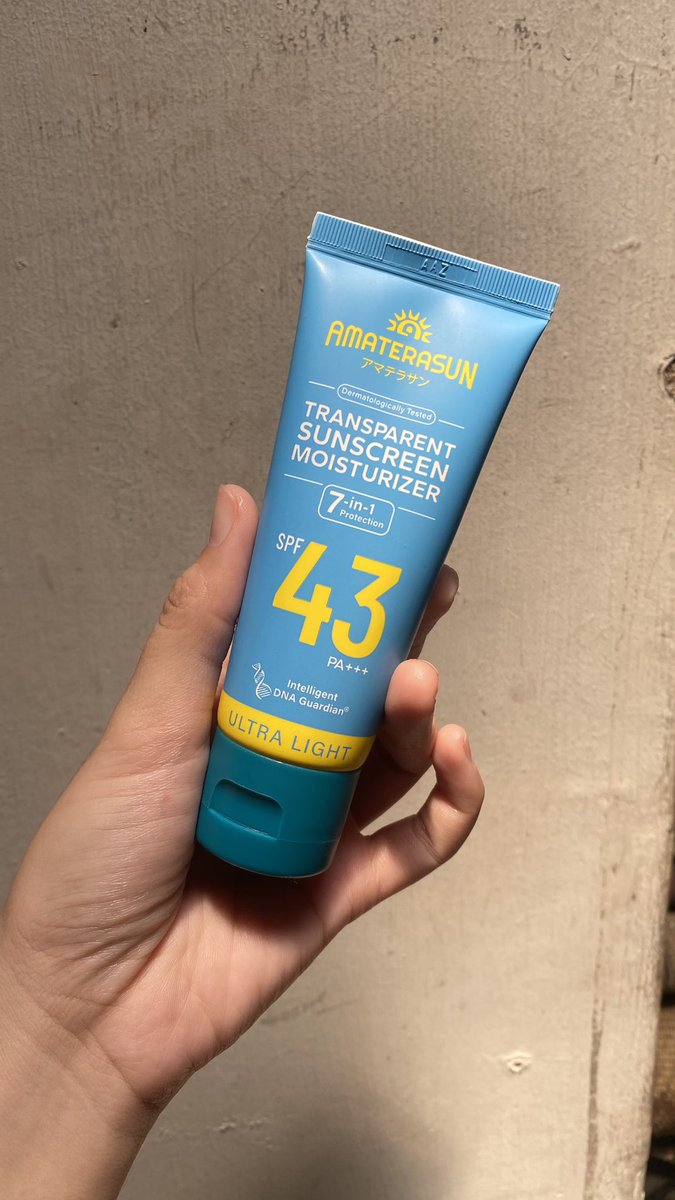 diraadevv's tweet photo. - HONEST REVIEW -
Amaterasun  Transparent Sunscreen!☀️

sunscreen yang sering bgt diomongin dimana-mana, gara2 warnanya bening kayak gel! awalnya juga skeptis tapi setelah beli kaget juga, ternyata dia gak kayak gel biasa gitu https://t.co/zMBMZ90seW