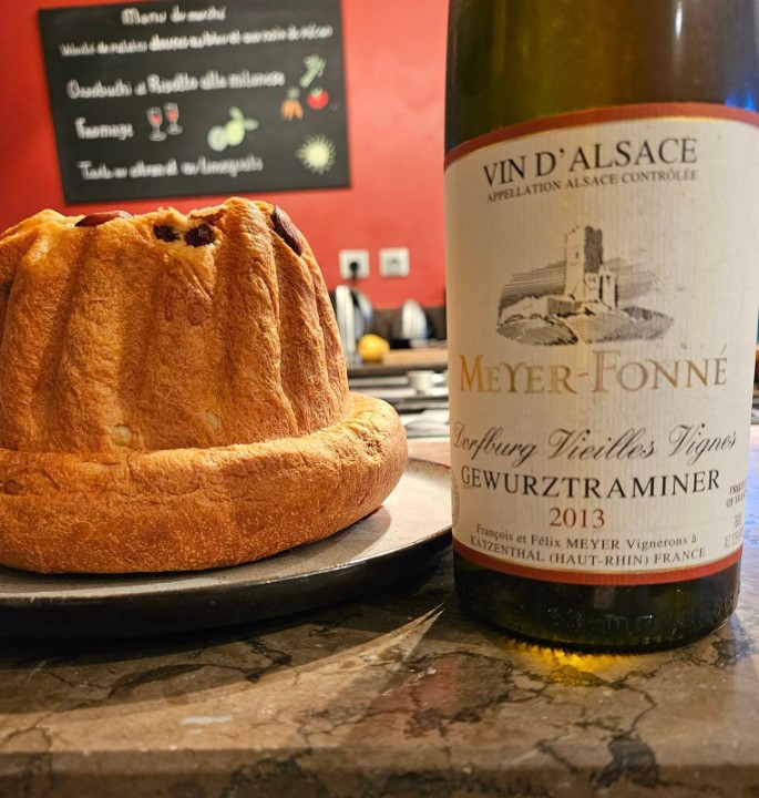 A traditionnal kouglopf paired with our Gewurztraminer Dorfburg 2013 : an alsatian postcard !

#meyerfonne #kouglopf #foodpairing #alsace #katzenthal #drinkalsace #alsacerocks #gewurztraminer

(Photo : Serge Thorn)