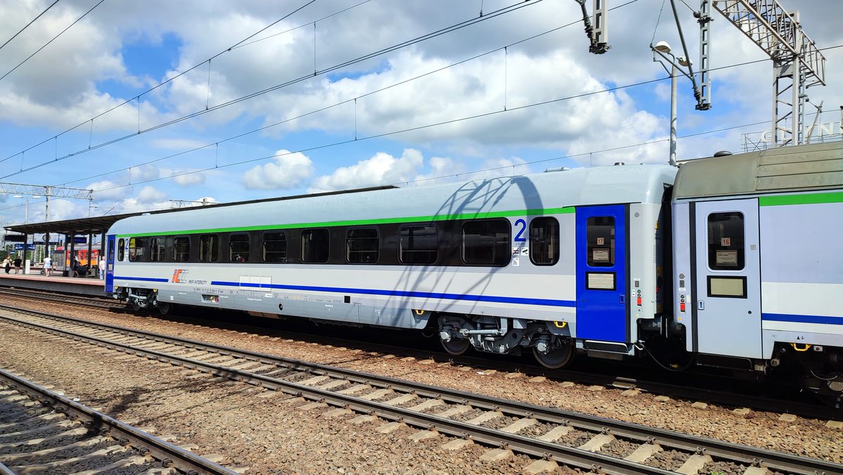 baza_wagonow's tweet photo. 🆕 Już 66 wagonów #174A_10 zostało odebranych od #FPS. Ponadto z #remtrak #Opole odebrano 46 wagonów #141A_20ROP.
⚠️Przy okazji- Remtrak Opole pracuje już przy wagonach #112A, które staną się wagonami #Combo ✅
Fot. Marcin Jeleń 📸 https://t.co/83McLrCa5I