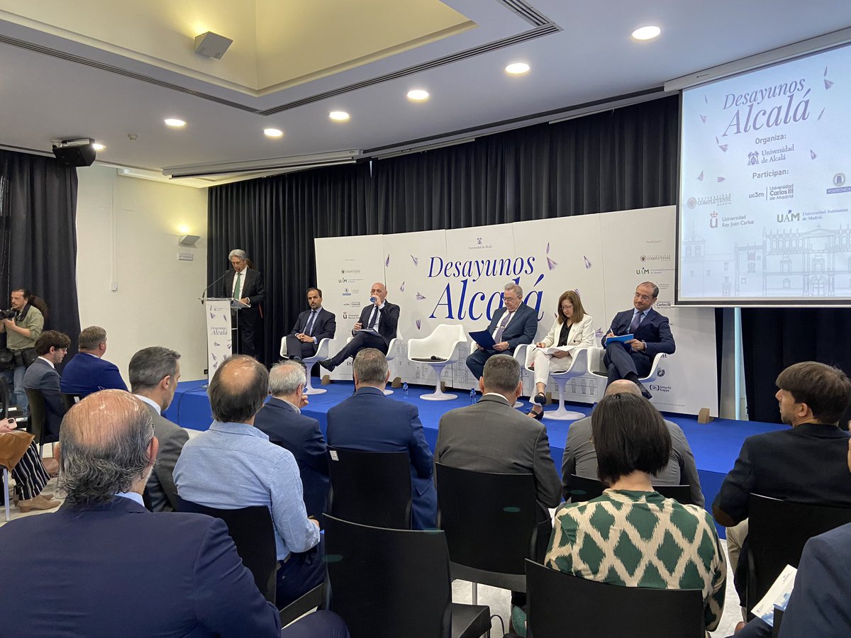 cbamadrid's tweet photo. ¡El Círculo, con las universidades!🏛️

En esta nueva sesión de los ‘Desayunos Alcalá’ organizados por @UAHes, los 6 rectores de la #CRUMA reivindican el papel crucial de las universidades públicas.

📺 https://t.co/WZ1CuqvGi0 https://t.co/E5Xq1kgc46