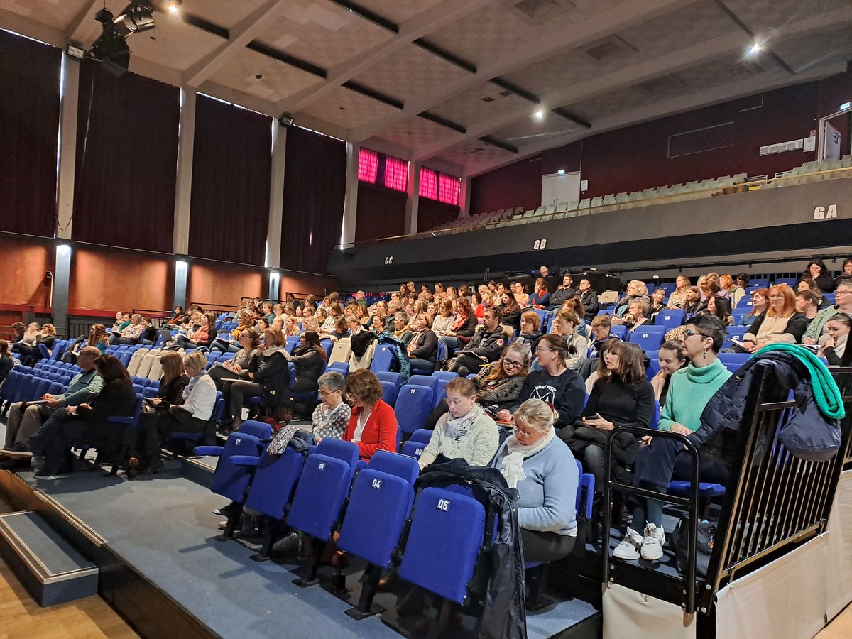 Hatier_HDF's tweet photo. Conférence de Marie-Paule Dussuc  # grandeurs#mesures en C1 à  #Sin Le Noble  #editions#Hatier https://t.co/X8CJ50lh7e