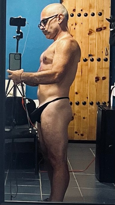 #VibeMateOrgy like the bulge? https://t.co/5C5yvUxUc4<a href="/tag/vibemateorgy"class="tags">#VibeMateOrgy</a>