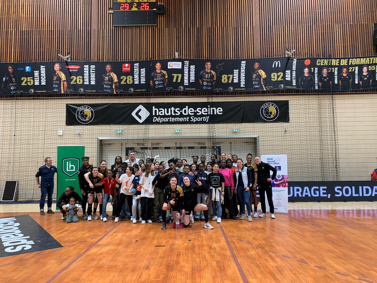 Mercredi 27 mars, 29 élèves de l'association sportive du collège Maurois de Limoges sont allés à Paris dans le cadre du projet 'Toutes à Paris', qui vise à valoriser les femmes à travers le handball : 🖼️Visites culturelles 🤾‍♀️Match pro du @Paris92_Off ℹ️ac-limoges.fr/toutes-a-paris…
