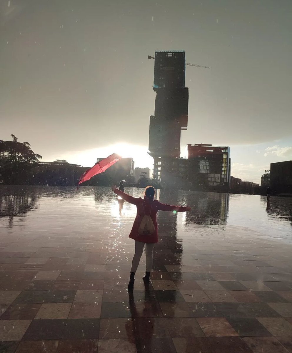 Dancing in the rain 🌧 @travelfansk ✨ #tirana #albania #visittirana