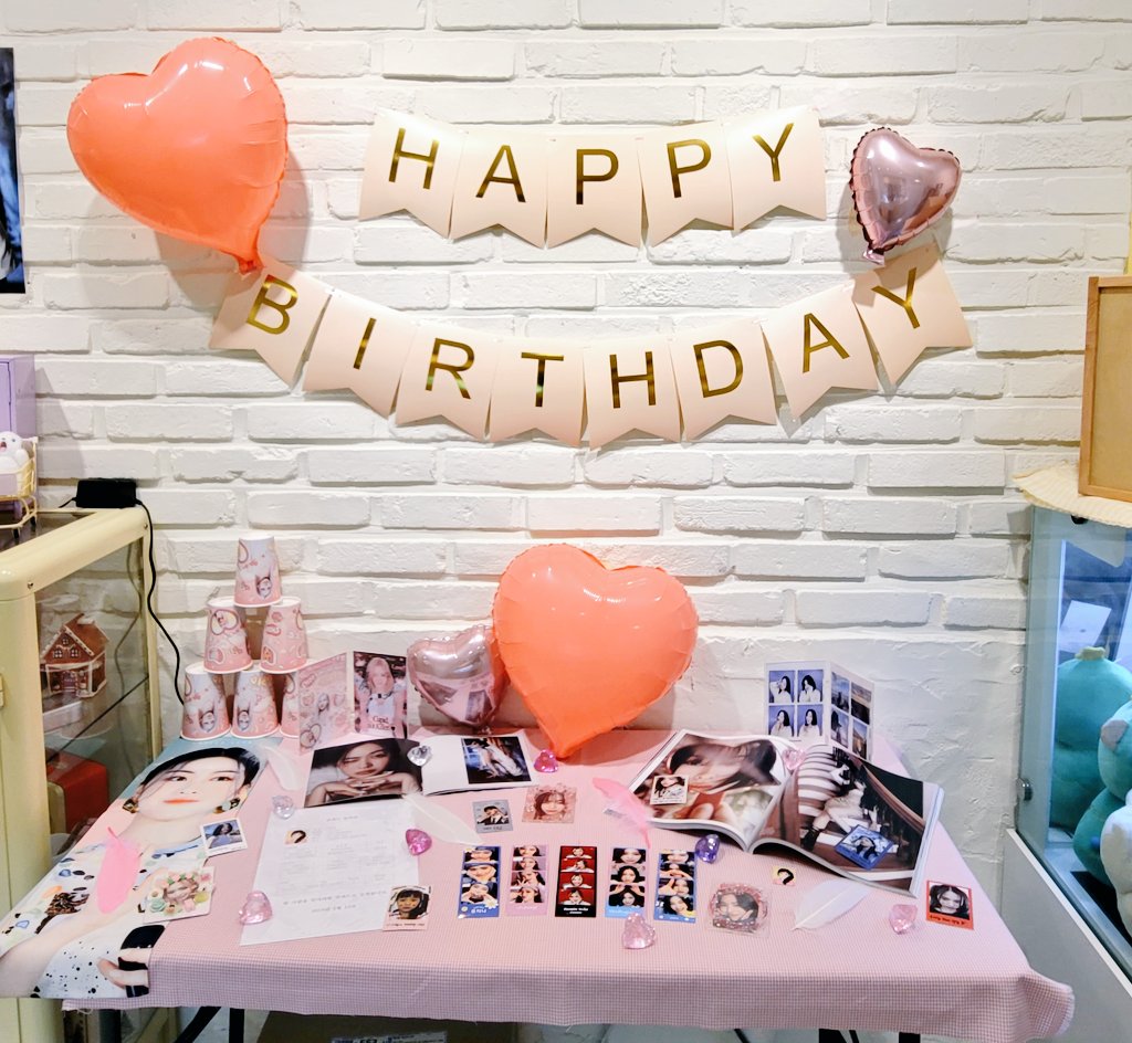 S2_IN_ITZY's tweet photo. 📍SHOOT MY HEART! CUPID💘
#SHOOT_MY_HEART_CUPID 
#류진이와의_운명같은사랑
입구부터 대빵만한 핑크류진큐피드가 반겨주는 카페..🩷
핑크핑크한 데뷔초류딘이를 잔뜩 보고옴,, 역시신다잘(신류진 다 잘어울려 https://t.co/jes9wCicpK