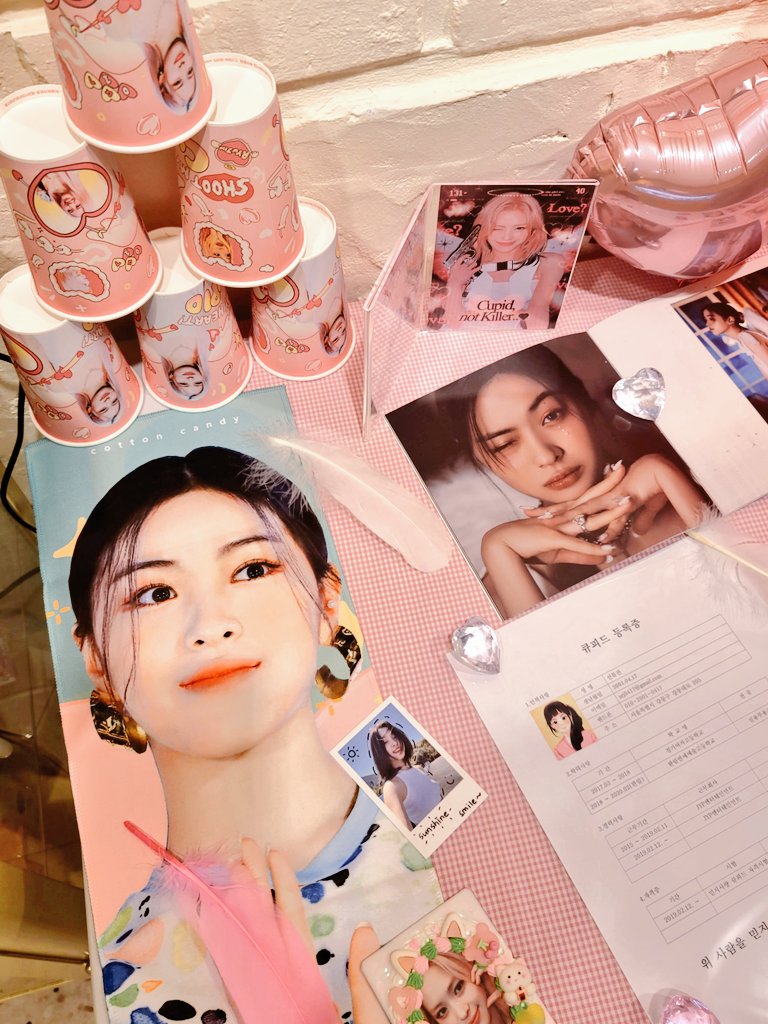S2_IN_ITZY's tweet photo. 📍SHOOT MY HEART! CUPID💘
#SHOOT_MY_HEART_CUPID 
#류진이와의_운명같은사랑
입구부터 대빵만한 핑크류진큐피드가 반겨주는 카페..🩷
핑크핑크한 데뷔초류딘이를 잔뜩 보고옴,, 역시신다잘(신류진 다 잘어울려 https://t.co/jes9wCicpK