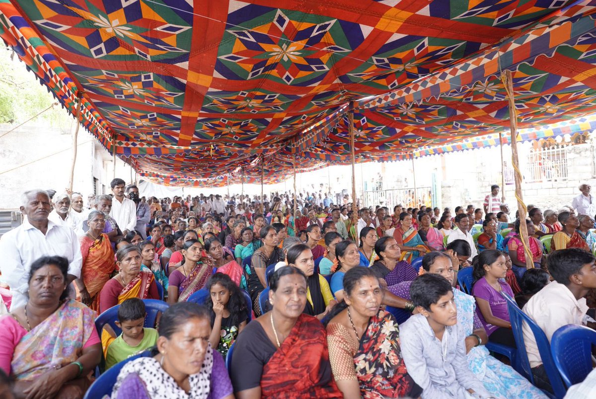ಚುನಾವಣಾ ಪ್ರಚಾರಕ್ಕೆ ಹೋದಲ್ಲೆಲ್ಲಾ ಅಭೂತಪೂರ್ವ ಬೆಂಬಲ ದೊರೆಯುತ್ತಿದೆ. 
ಇಂದು ಅರಸೀಕೆರೆ ವಿಧಾನಸಭಾ ಕ್ಷೇತ್ರದ ಬೆಳಗುಂಬದಲ್ಲಿ ಎನ್‌ಡಿಎ ಮೈತ್ರಿಕೂಟದ ಜೆಡಿಎಸ್-ಬಿಜೆಪಿ ಕಾರ್ಯಕರ್ತರ ಬೃಹತ್ ಸಭೆ ನಡೆಸಲಾಯಿತು. 
ಈ ಸಂದರ್ಭದಲ್ಲಿ ಮಾಜಿ ಸಚಿವರಾದ ಶ್ರೀ ಜೆ. ಸಿ. ಮಾಧುಸ್ವಾಮಿ ಅವರು, ಅರಸೀಕೆರೆ ಜೆಡಿಎಸ್ ಮುಖಂಡರಾದ ಶ್ರೀ ಎನ್. ಆರ್. ಸಂತೋಷ್,