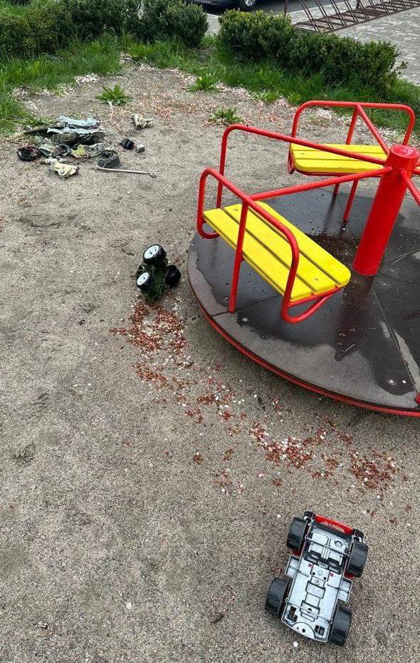 ukraine_world's tweet image. Updated information on #Chernihiv. 

13 people were killed, and 61 others, including children, were wounded as a result of the #Russian military shelling of the city.

Source: Ukraine’s Prosecutor General Andriy Kostin
#ArmUkraineNow