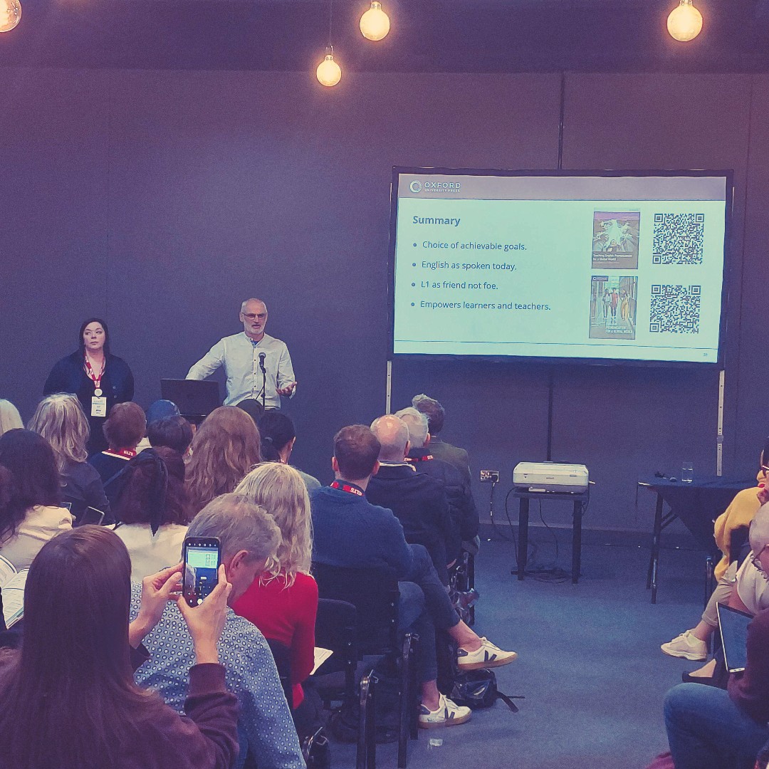 PronSIG's tweet photo. 🎥Live from Brighton!
🎤A useful summary 👏🏽
✅Choice of achievable goals
✅English as spoken today
✅L1 as friend not foe
✅Empower learners and teachers
🎥#PronSIG #showcaseday2024
#iatefl2024 #CPD #teaching #pronunciation https://t.co/XXU5HXWMMm
