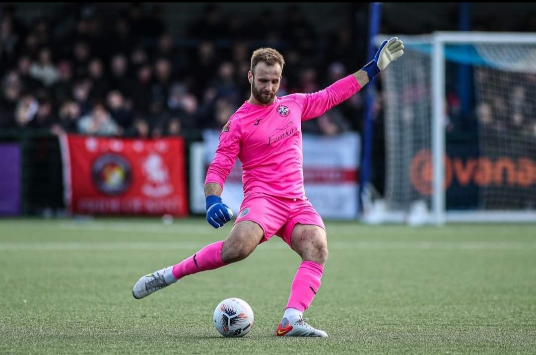 jonhenly's tweet photo. Ahead of my final game for @tonbridgeangels , I would like to thank the team &amp; the fans for making the last 7 seasons so memorable. I leave with great memories &amp; wish the team all the best for the future. 

Form an orderly queue 
#available https://t.co/fpBgSscur6