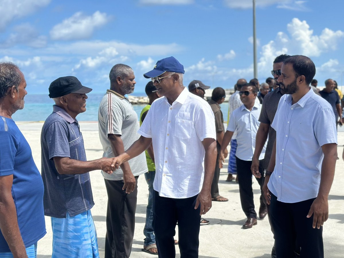 charly_thuthu's tweet photo. މަޖިލިސް20 ހއ.އިހަވަންދޫ ދާއިރާއަށް ވާދަކުރައްވާ އެމްޑީޕީގެ ކެންޑިޑޭޓް @MoamedArif ގެ ކެންޕެއިނަށް ރައީސް @ibusolih ހއ.އިހަވަންދޫއަށް ވަޑައިގަންނަވައިފި.

މިސްރާބު ހަމަ މަގަށް އެޅުވުމަށް ހއ.އިހަވަންދޫ ދާއިރާއަށް ވާދަކުރައްވާ އެމްޑީޕީގެ ކެންޑިޑޭޓް މުޙައްމަދު ޢާރިފް   1⃣ ✅ އަށް ވޯޓް ދެއްވާ!  ⚖️ 

  #VoteMDP
  #MisraabuHamaMagah