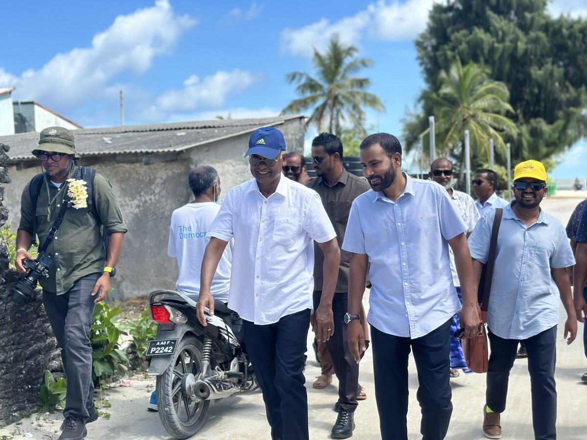 charly_thuthu's tweet photo. މަޖިލިސް20 ހއ.އިހަވަންދޫ ދާއިރާއަށް ވާދަކުރައްވާ އެމްޑީޕީގެ ކެންޑިޑޭޓް @MoamedArif ގެ ކެންޕެއިނަށް ރައީސް @ibusolih ހއ.އިހަވަންދޫއަށް ވަޑައިގަންނަވައިފި.

މިސްރާބު ހަމަ މަގަށް އެޅުވުމަށް ހއ.އިހަވަންދޫ ދާއިރާއަށް ވާދަކުރައްވާ އެމްޑީޕީގެ ކެންޑިޑޭޓް މުޙައްމަދު ޢާރިފް   1⃣ ✅ އަށް ވޯޓް ދެއްވާ!  ⚖️ 

  #VoteMDP
  #MisraabuHamaMagah