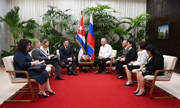 Presidente de la República, Miguel Díaz-Canel Bermúdez, recibió en la tarde de este martes al Fiscal General de la Federación de #Rusia, Ígor Krasnov, quien transmitió a su anfitrión “un saludo con los mejores deseos” del Presidente Vladimir Putin. #Cuba