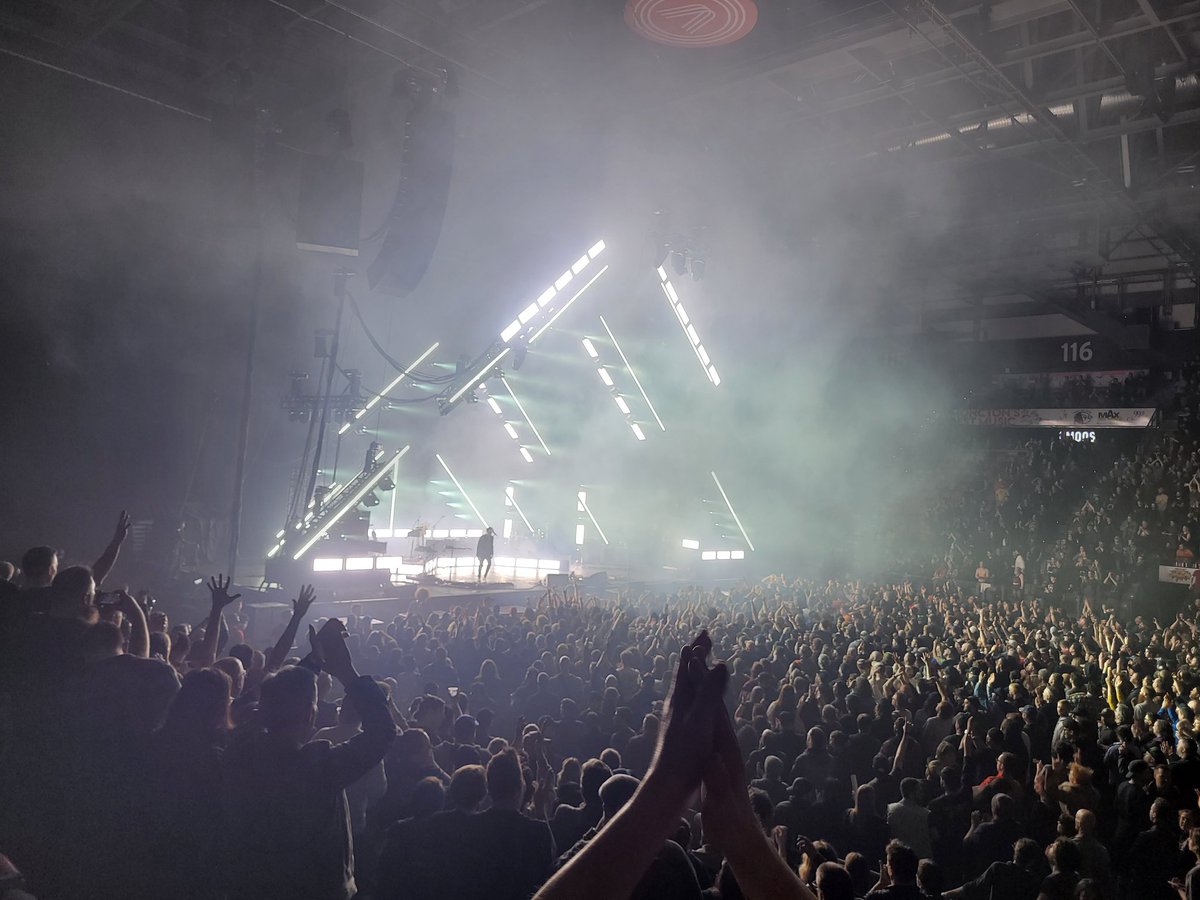 dbass80's tweet photo. @iantheCROAT QOTSA last night! https://t.co/RZhxNTEXsT
