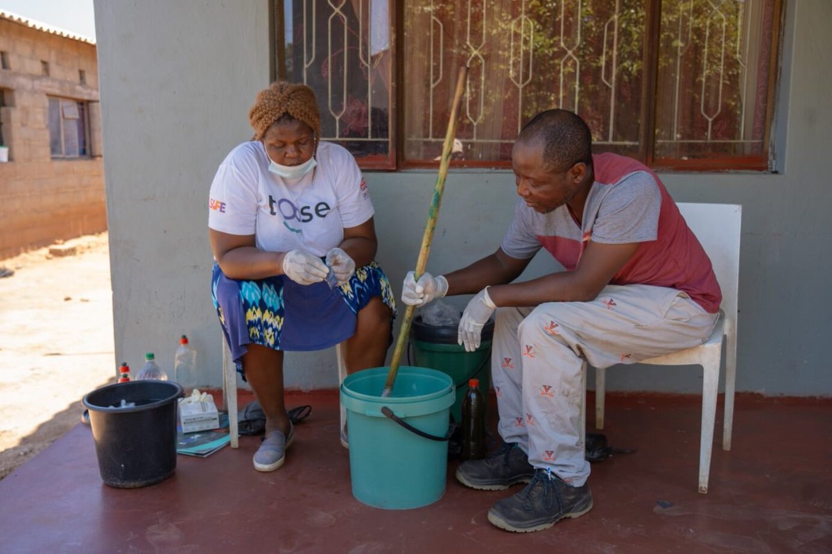 WFP_Zimbabwe's tweet photo. Meet Shingirai and her husband, entrepreneurs in the detergent-making business. They launched this venture after receiving support from @FCDOGovUK 🇬🇧 through #Toose.

"It's empowering to have a sustainable livelihood rather than relying on handouts," Shingi remarked. https://t.co/GhiDgNBvWB