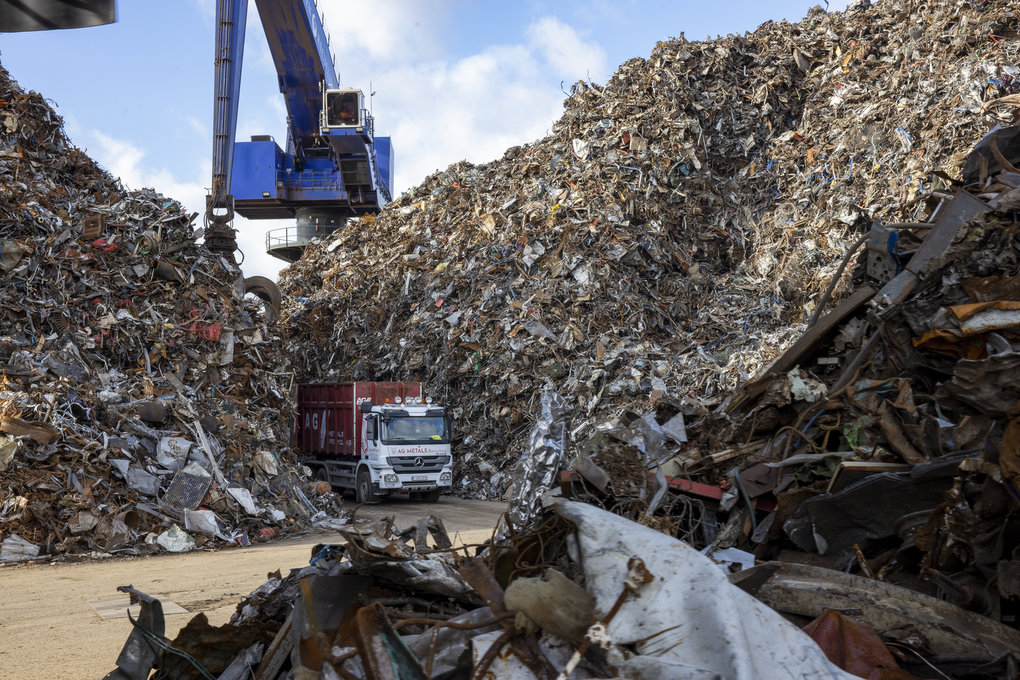 In eerste kwartaal van dit jaar kent North Sea Port een daling in de goederenoverslag via zeevaart. De overslag via binnenvaart stijgt wel. 

bit.ly/4b00YEb

#zeevaart #binnenvaart #
