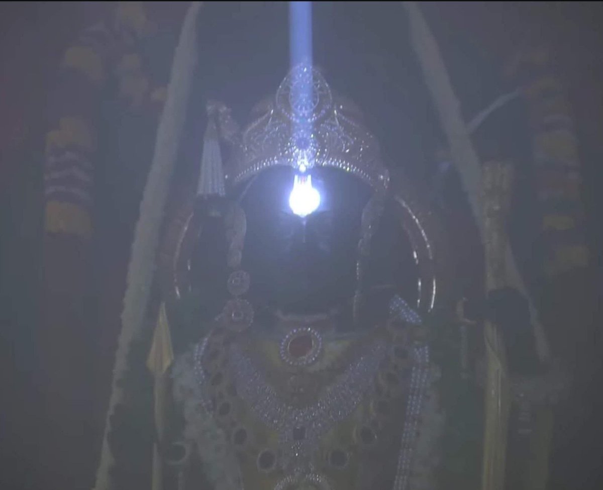 यह दृश्य सभी सनातनियों के हृदय को आनंदमय करने वाला एवं गर्व की अनुभूति कराने वाला है 🚩🙏 जय जय श्री राम 🚩