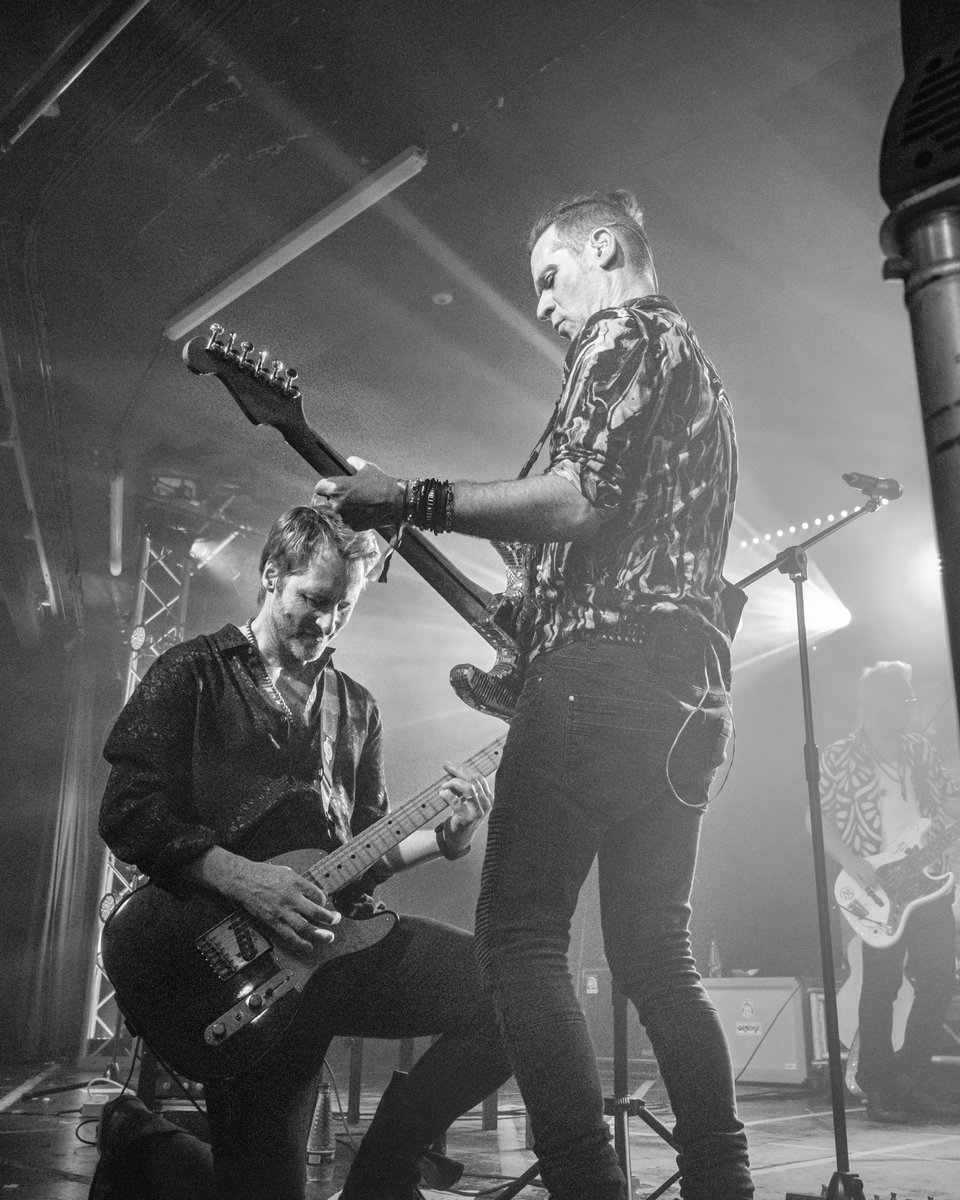 With neither of us wearing our glasses, the boss checks to see if my shoelaces are untied 🤘🏻🎸 📷 Photo Credit @KateHunterShoot #glasses #closerlook #onstage #guitarplayer