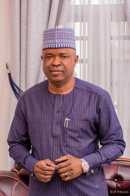 The death of Sen. Rafiu Ibrahim came as a shock. May Allah grant his family and HE, Dr. Bukola Saraki the fortitude to bear the loss. I've never known a more trusted and reliable ally to Dr. Saraki than Sen. Rafiu Ibrahim. I also extend my condolences to @DavidTitiloye.