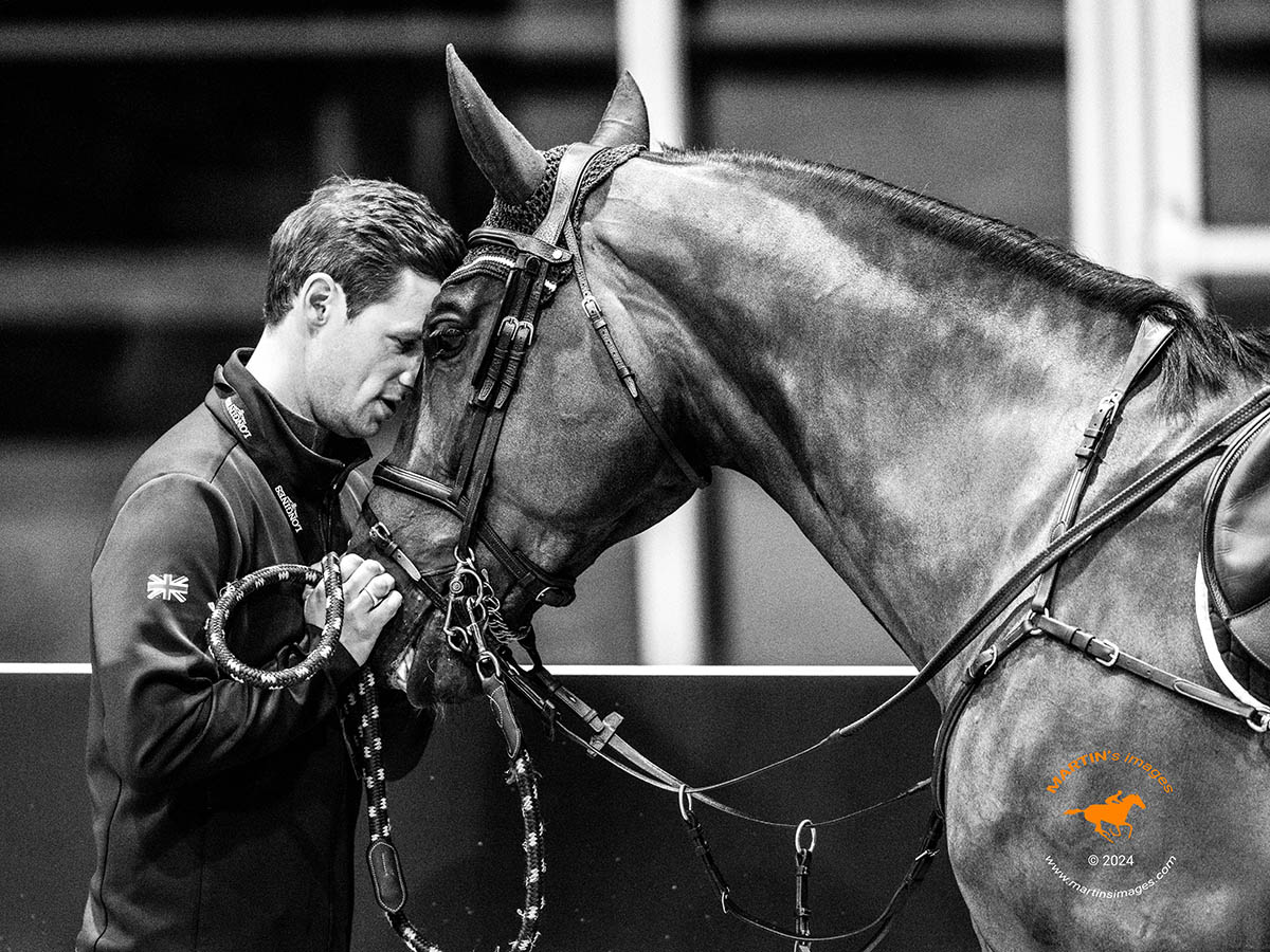 Connection. I-Cap CL Z of Jessica Mendoza 🇬🇧 in a training session conversation  ahead of #Longines FEI #Jumping World Cup Final 🏆 in Riyadh 🇸🇦 © FEI/Martin Dokoupil 🏇 #sportsphotography #monochrome #Nikon @FEI_Global @Longines