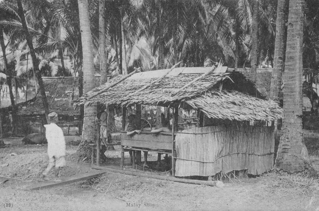 Susah nak carik gambar Kedai makan melayu dalam Internet ni, yang ada cuma warong sahaja, kecuali gambar pertama tu seperti kedai makan yg bertarikh sekitar 1920an di Kuala Lumpur