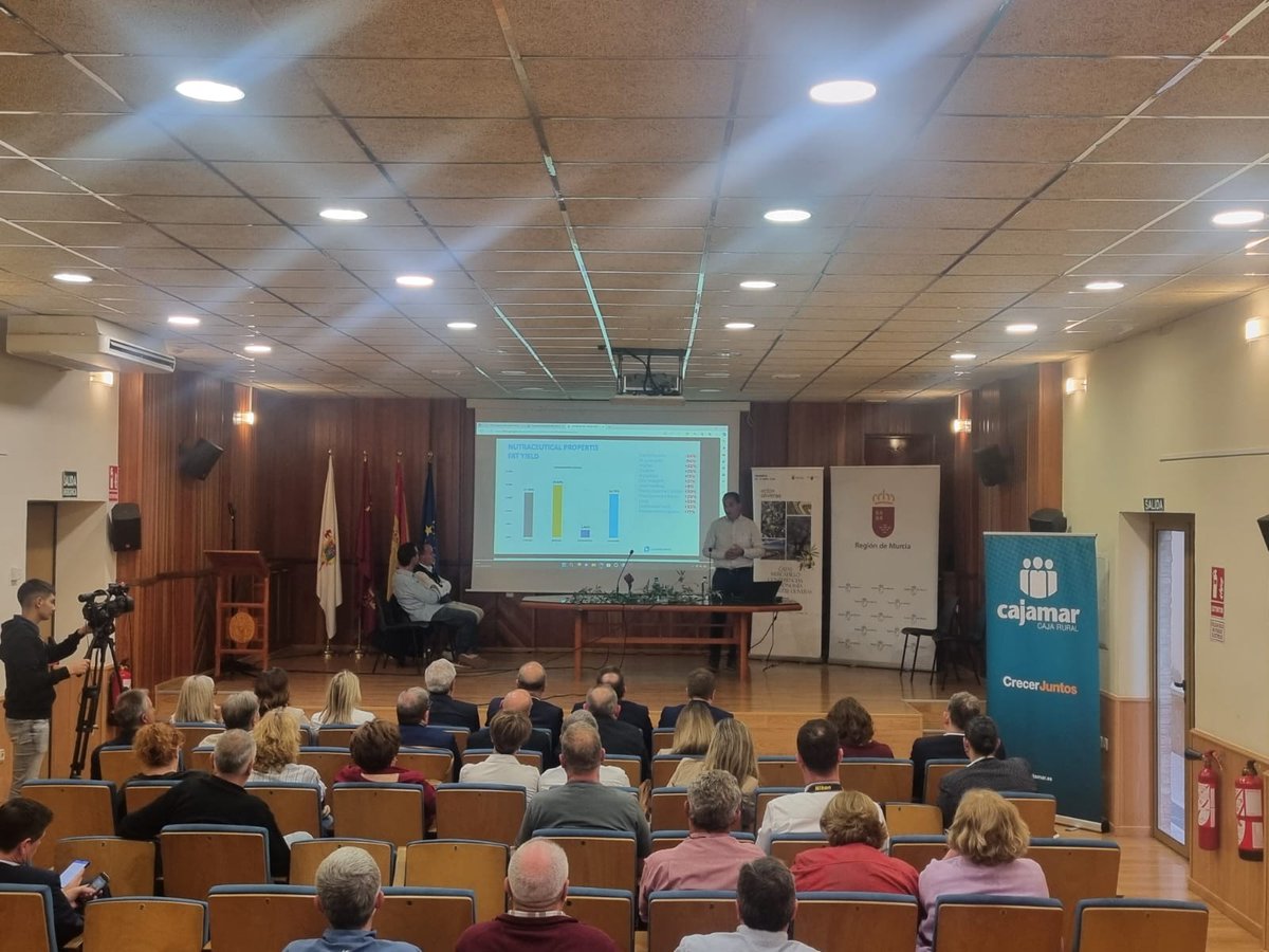 ¡Moratalla entre oliveras fue todo un éxito!

Arrancó con una ronda de conferencias en las que se analizó el cultivo desde diferentes puntos de vista.

Javier Lucas de #LucasBiotech habló en su ponencia sobre Biofertilizantes.
