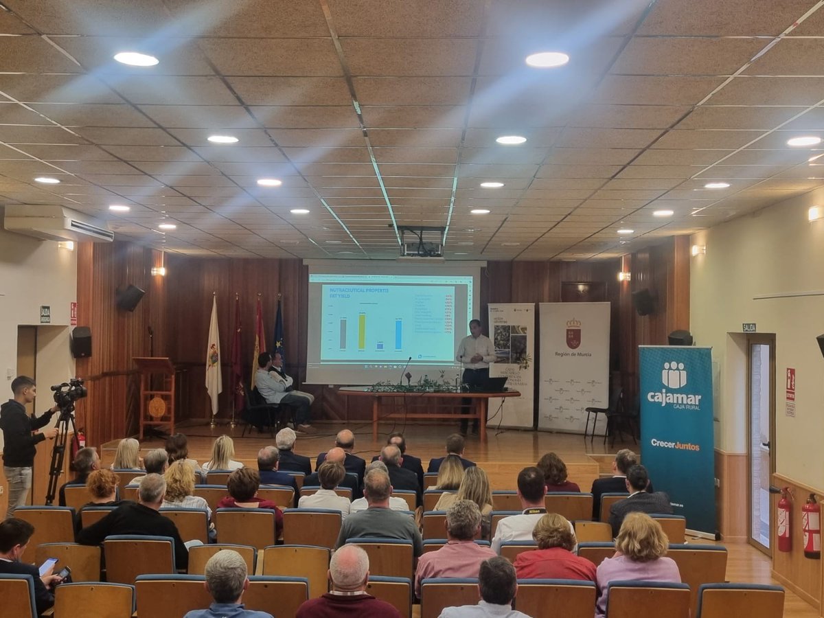 ¡Moratalla entre oliveras fue todo un éxito! Arrancó con una ronda de conferencias en las que se analizó el cultivo desde diferentes puntos de vista. Javier Lucas de #LucasBiotech habló en su ponencia sobre Biofertilizantes.